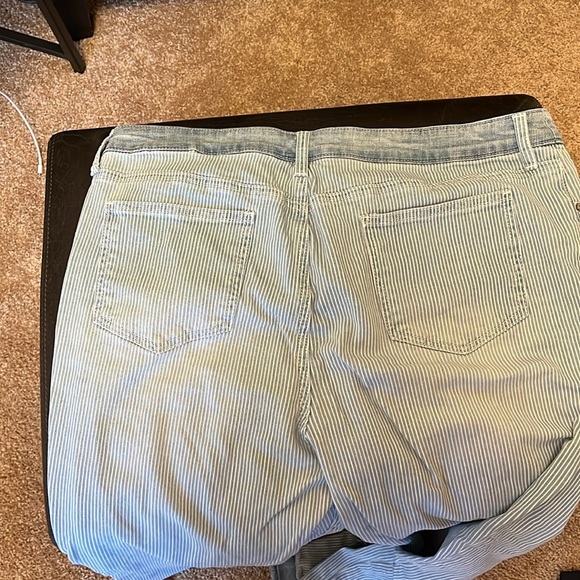 Chico’s 2.5 Girlfriend Striped Denim Ankle Pants - Picture 2 of 6